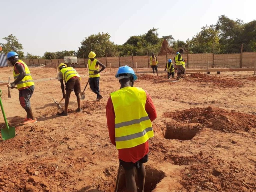 bissau construction with workers 3