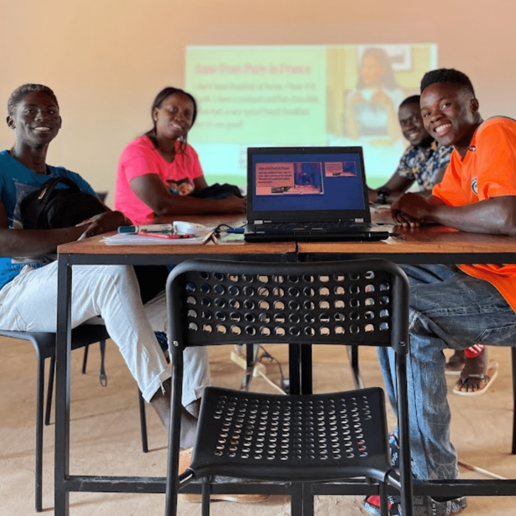Language students in the new classroom at the Bissau campus