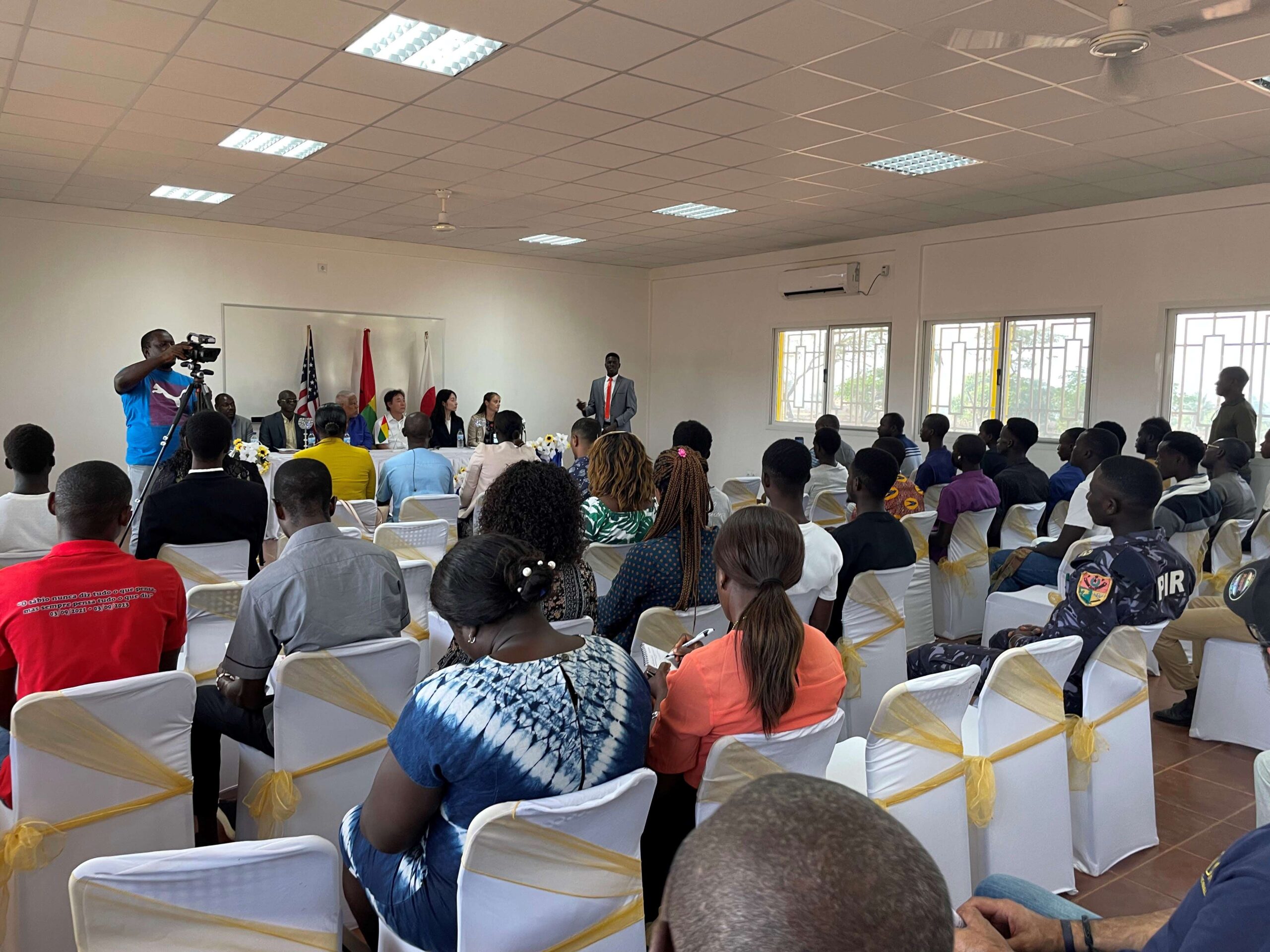 Inauguration ceremony for the first classroom building at the Bissau Campus.